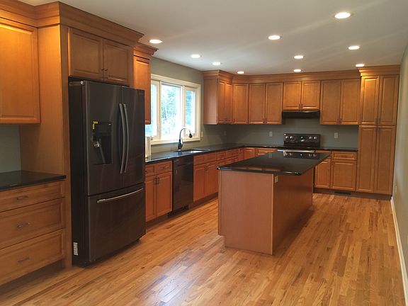 Kitchen, large island