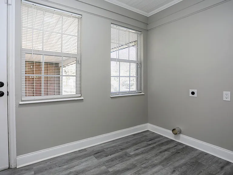 251 Anderson Dr — Photo 10