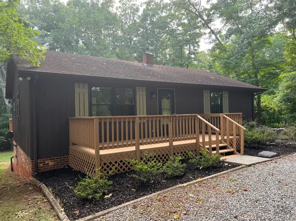 326 Fair Oaks Ln, Glade Hill, VA 24092