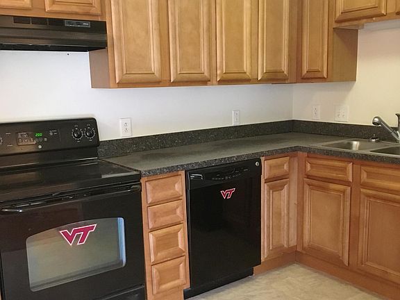 3rd image of 1730 Liberty Ln