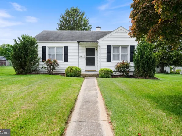 1111 Sunnyside Dr, Hagerstown, MD 21742