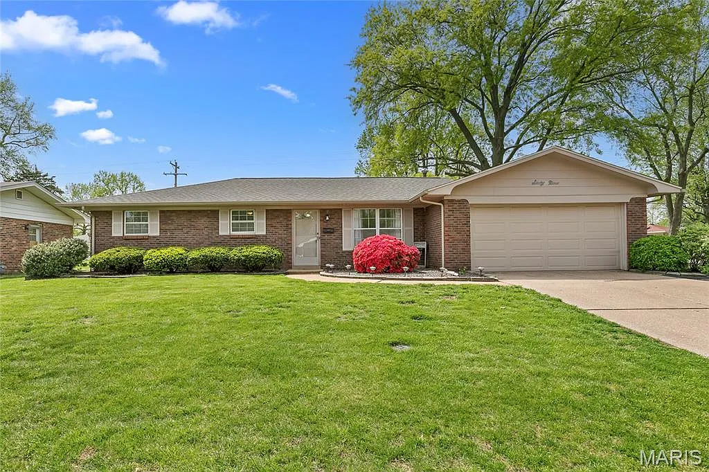 69 Bedford Dr photo 1
