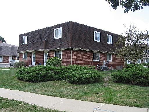 1st image of 160 Surrey Dr