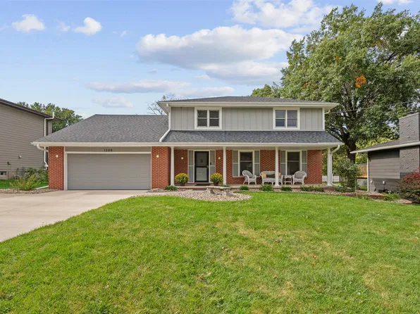 1208 32nd St, West Des Moines, IA 50266