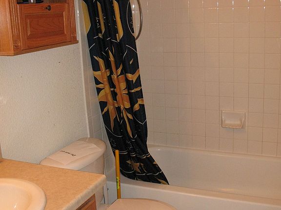 Upper Floor Bath