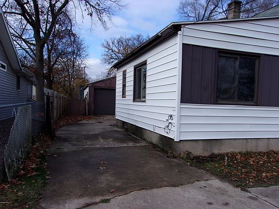 3rd image of 2625 Noel Ave SW