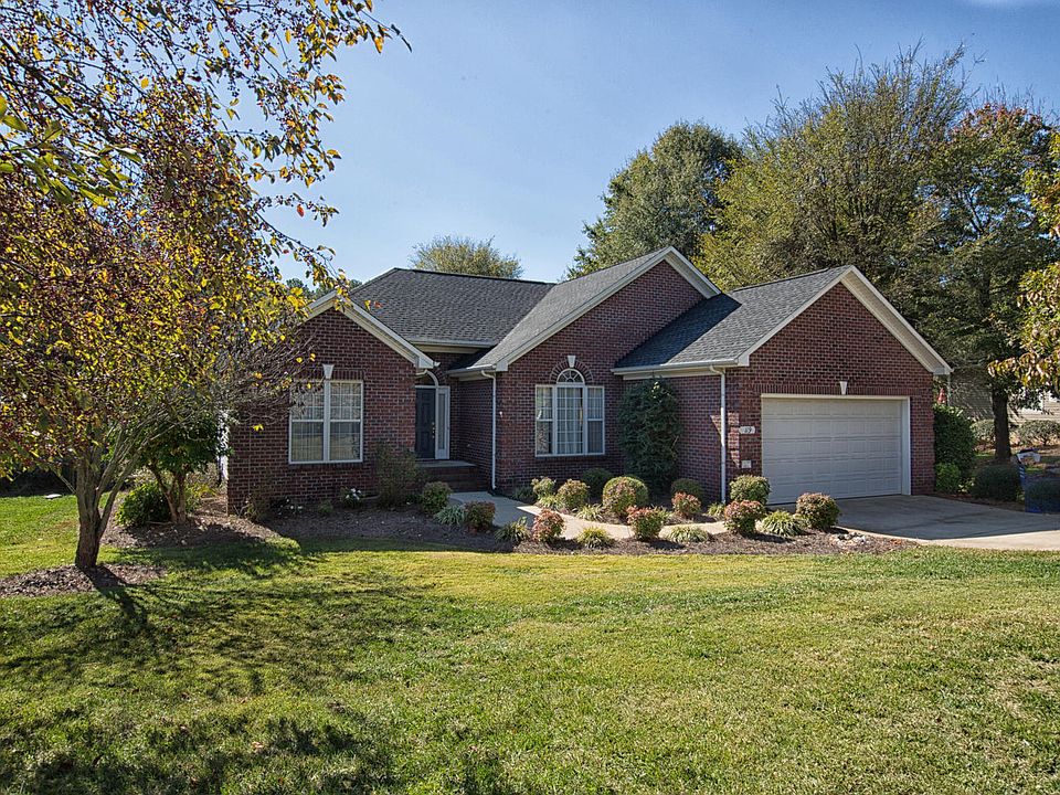 1st image of 119 Harbor Landing Dr