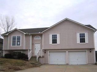 1813 NW Rosewood Dr, Grain Valley, MO 64029