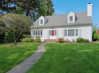 156 Greenwood Rd, Mountainside, NJ 07092