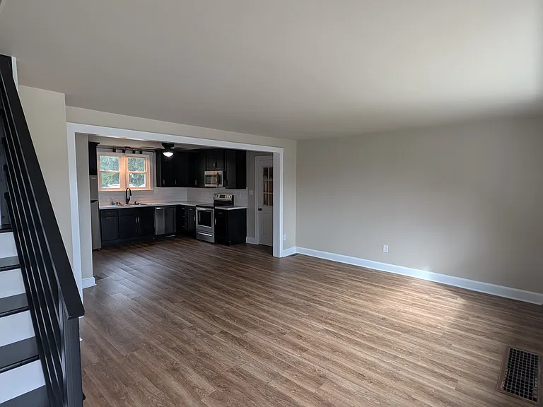 861 Stouffer Ave — Photo 2