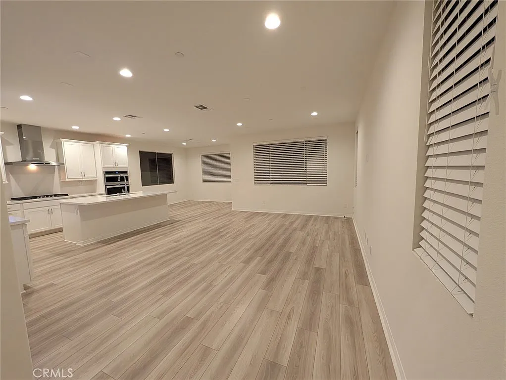4 bed, 2.5 bath, 2172 sqft, $3,650 — Photo 4