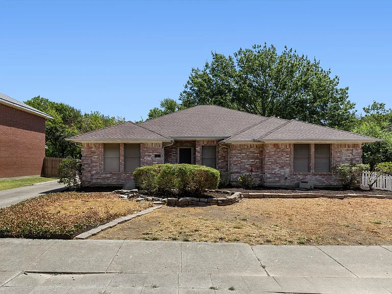 5106 Lee Hutson Ln — Photo 1