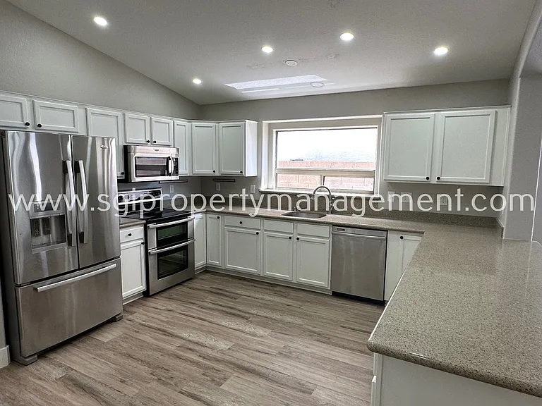 2523 W White Feather Ln — Photo 4
