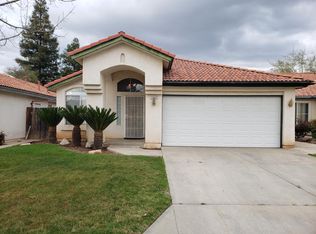 5646 W Vartikian Ave, Fresno, CA 93722