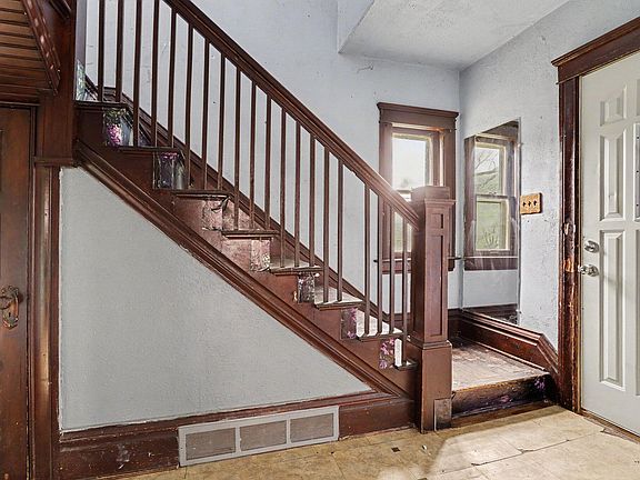 5th image of 55 McKinley Ave S