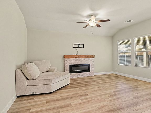 3rd image of 1421 Rolling Fox Dr