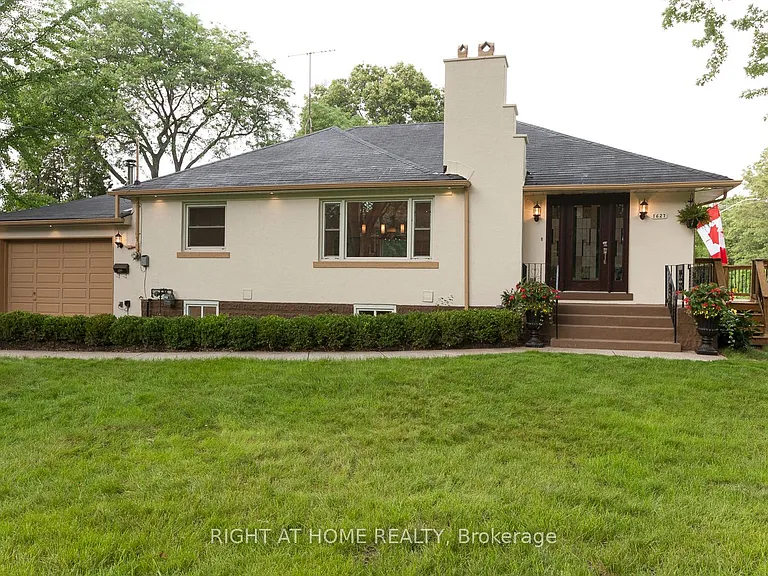 1627 Glenburnie Rd — Photo 2