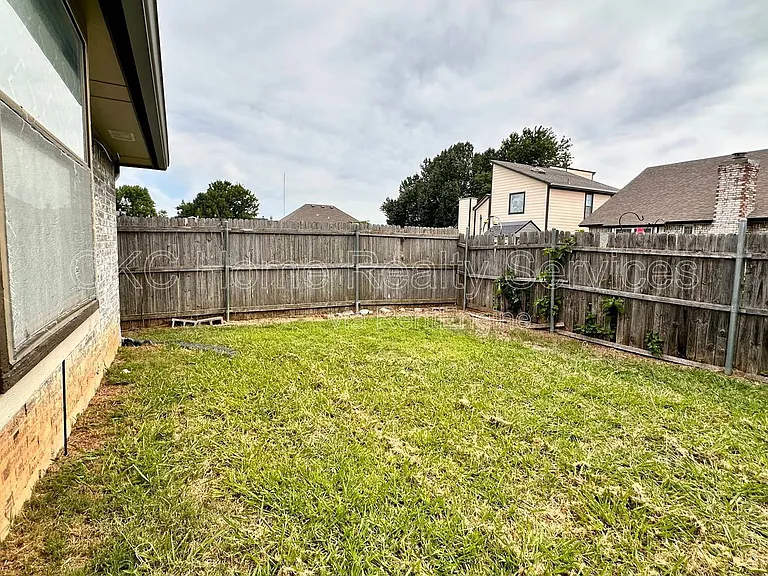 2617 Amy Ct — Photo 31