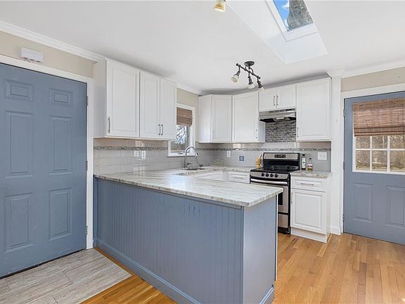 4th image of 25 Pepin St