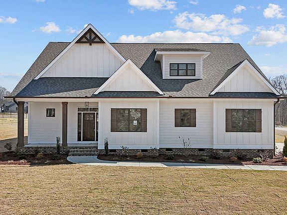 5th image of 570 Allesandra Dr