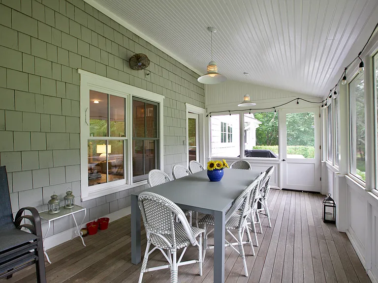 140 W Neck Rd — Photo 29