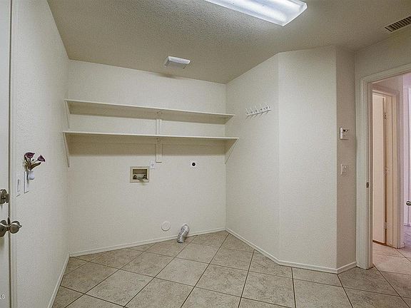 3rd image of 1741 E Marconi Ave