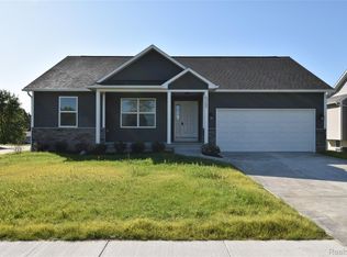 6365 Augusta Dr, Swartz Creek, MI 48473