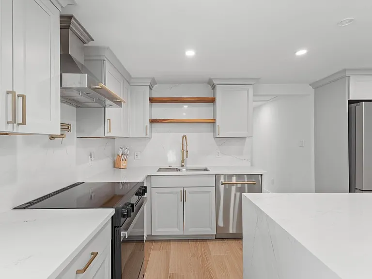6960 Poinsetta Ave — Photo 8