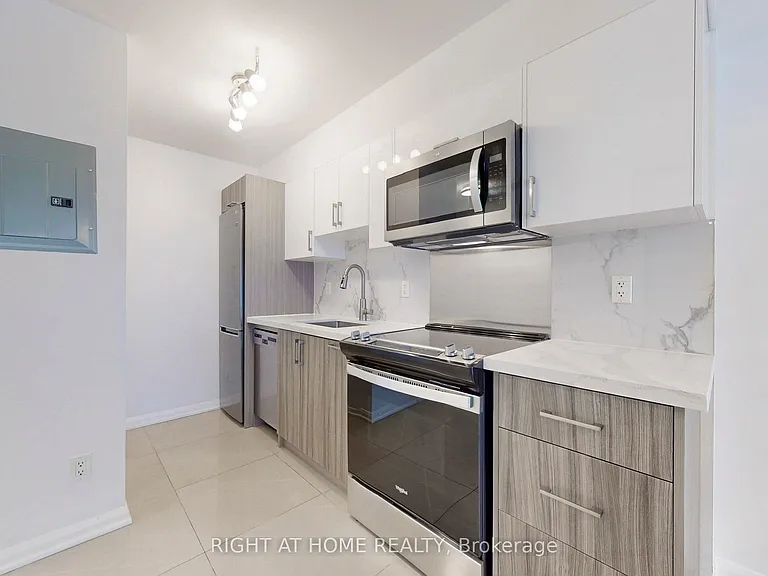 111 Elizabeth St #818 — Photo 13