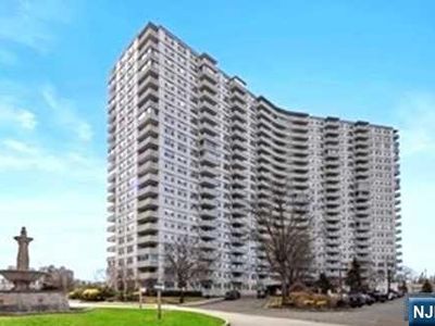 2000 Linwood Ave APT 18E, Fort Lee, NJ, 07024