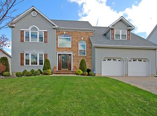 10 Dipaolo Ct, Raritan, NJ 08869