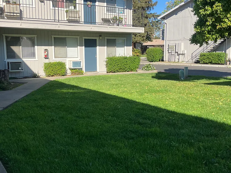 404 W. Cross Street — Photo 9