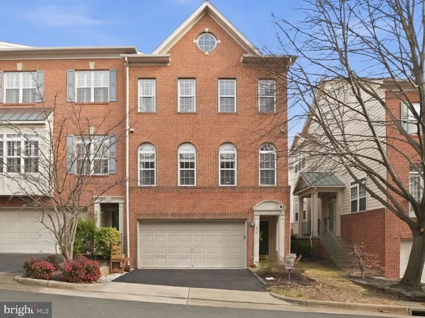 436 Clayton Ln, Alexandria, VA 22304