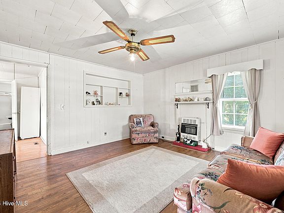 3rd image of 113 E 1st Street
