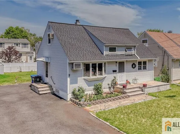 7 W James Pl, Iselin, NJ 08830