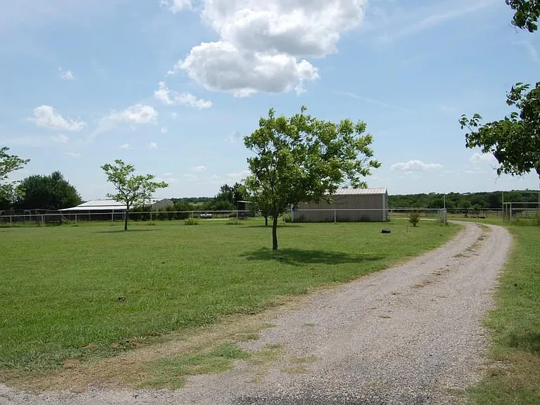 7397 FM 1377 — Photo 9