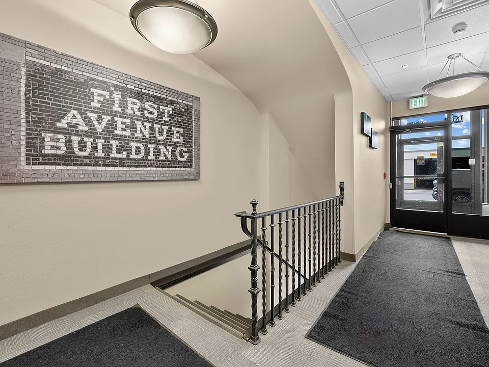 13 1st Ave SW #302