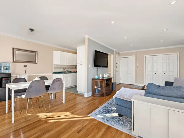 5730 Mosholu Avenue image 8 of 22