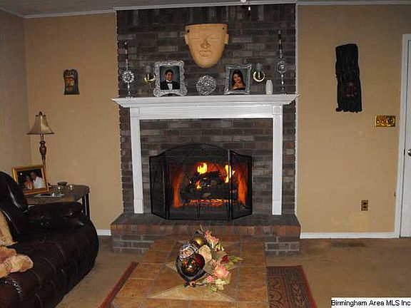 Nice size foyer, beautiful tile
