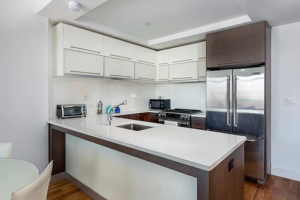 Rented by Century 21 Metropolitan | media 3