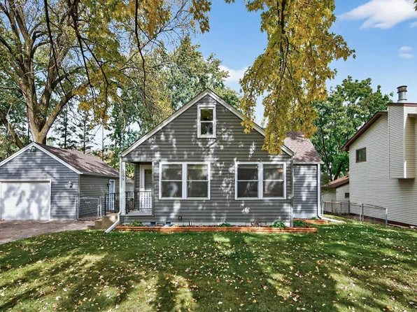 2199 Oakwood Dr, Mounds View, MN 55112