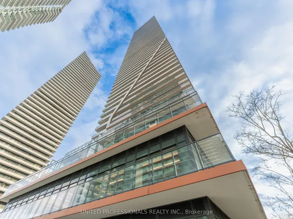 30 Shore Breeze Dr #527, Toronto, ON M8V 0E1