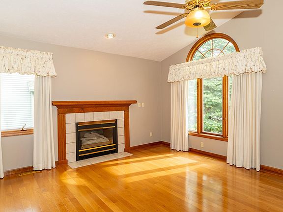 5th image of 1901 Creekwood Dr
