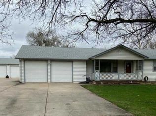 160 N Robin Rd, Wichita, KS 67212