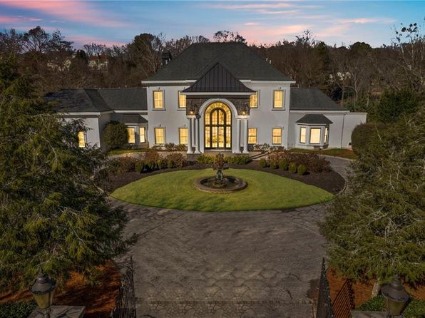 4571 Columns Dr SE, Marietta, GA 30067