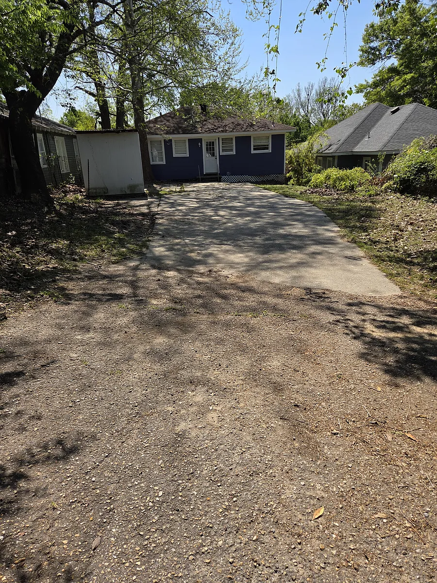 Back view - 1011 National St