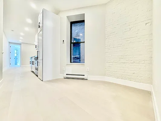 Rented by HOLTON REAL ESTATE INC. | media 24