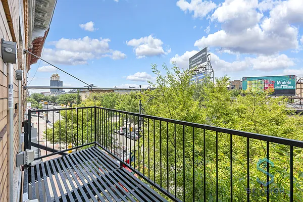 Rented by Skyhigh Realty NYC LLC | media 3