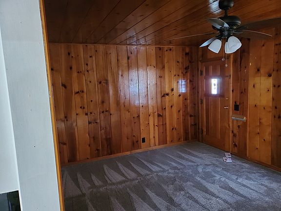 4th image of 700 Meadow Dr