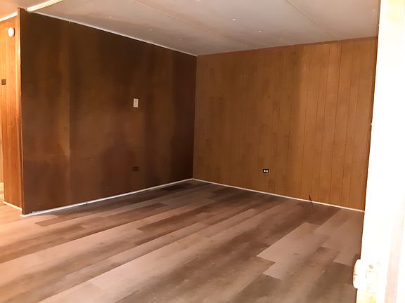 2nd image of 1411 Twin Oaks Dr